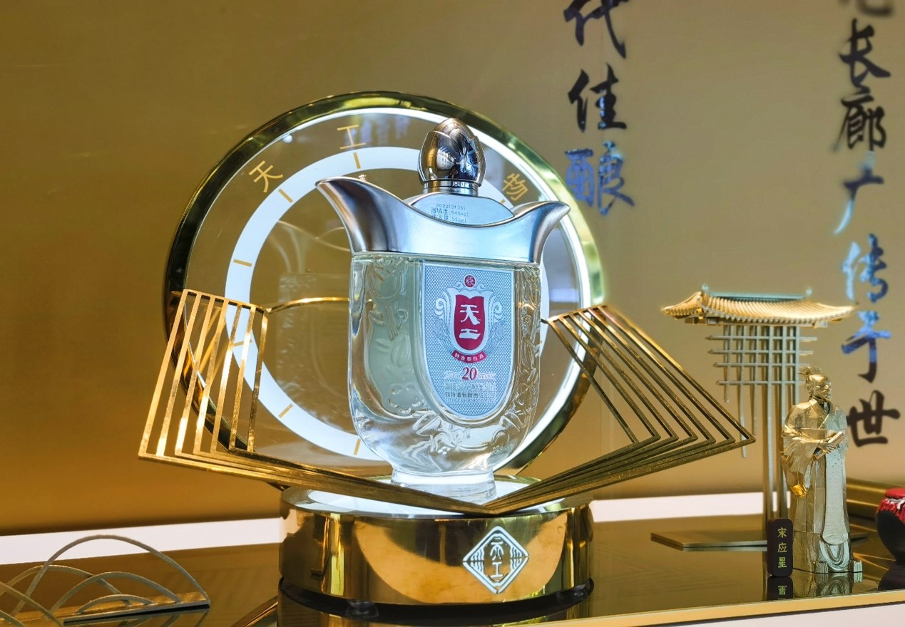 榮膺“華夏獎(jiǎng)”，四特以匠心鑄非凡，彰顯中國(guó)特香白酒標(biāo)桿力量