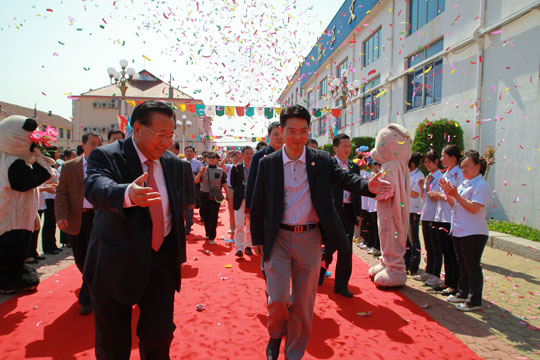 同發(fā)展，共超越，向更具成長力與戰(zhàn)斗力的行業(yè)領(lǐng)軍企業(yè)邁進(jìn)