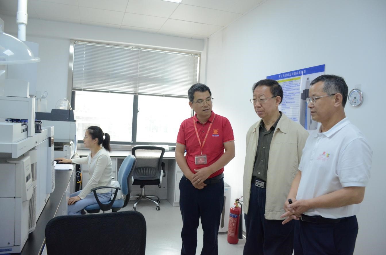 中國工程院院士、北京工商大學(xué)校長孫寶國蒞臨四特酒公司調(diào)研指導(dǎo)
